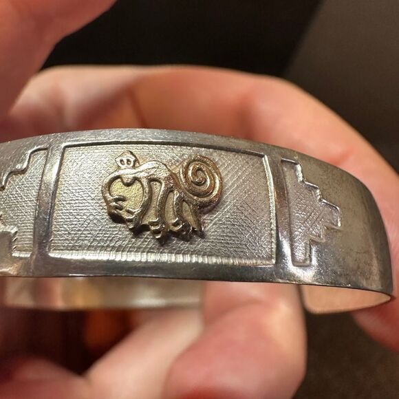 Unbelievable Sterling silver and 14kt yellow gold accent cuff bracelet! - Picture 6 of 10